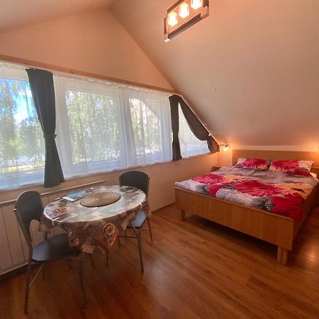 שיופוק Elso Fecske Apartmanok מראה חיצוני תמונה