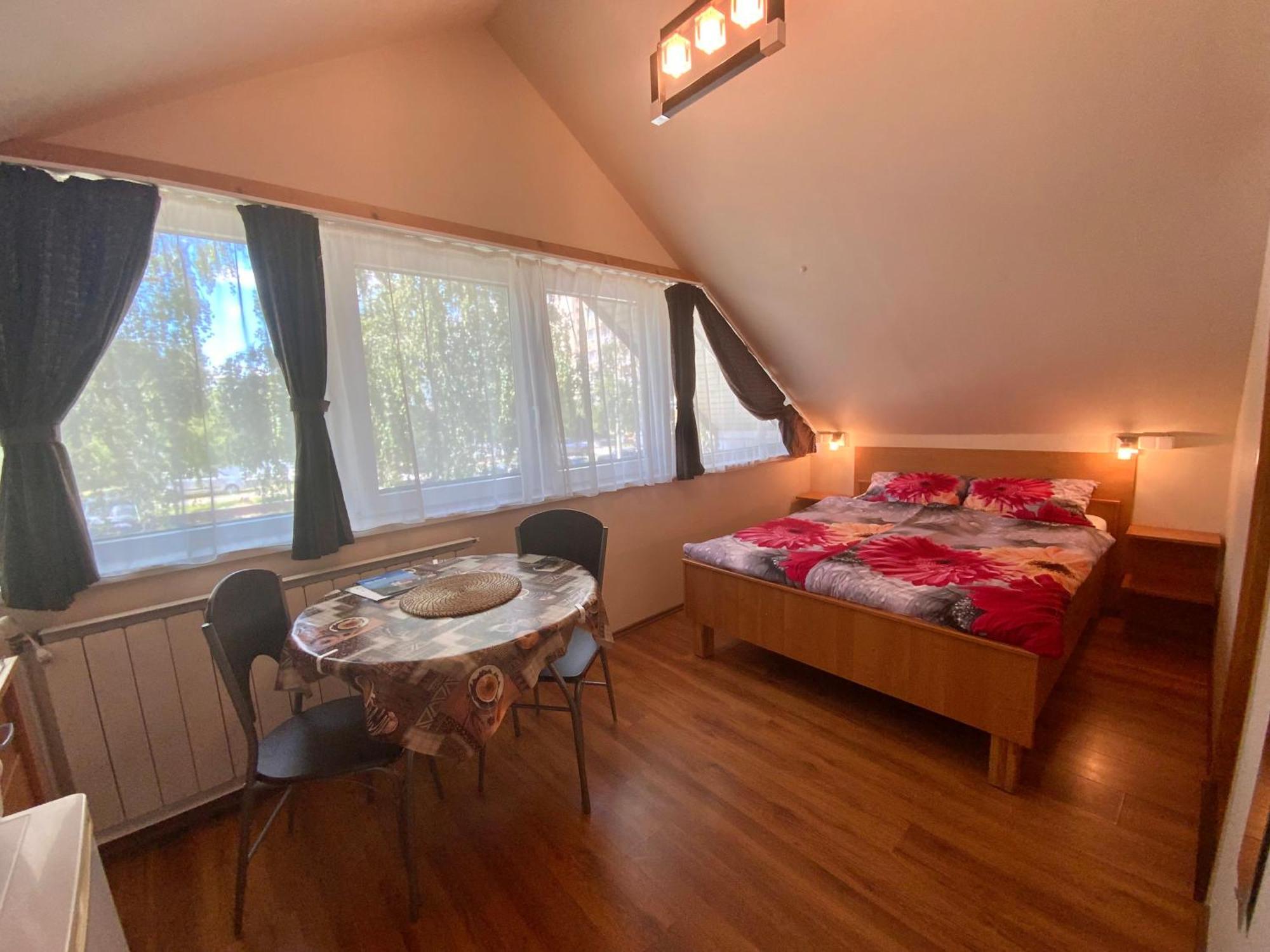 שיופוק Elso Fecske Apartmanok מראה חיצוני תמונה