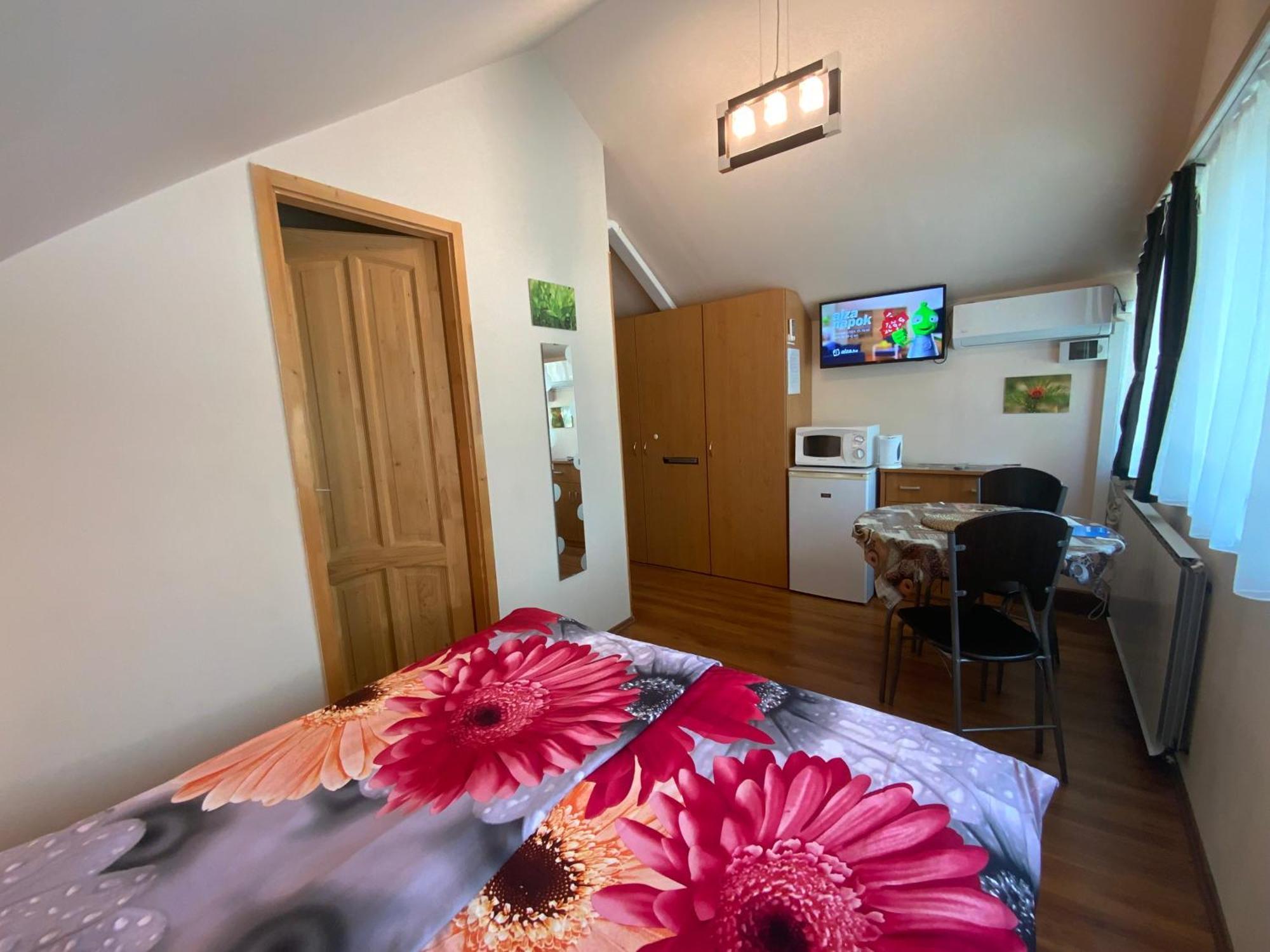שיופוק Elso Fecske Apartmanok מראה חיצוני תמונה