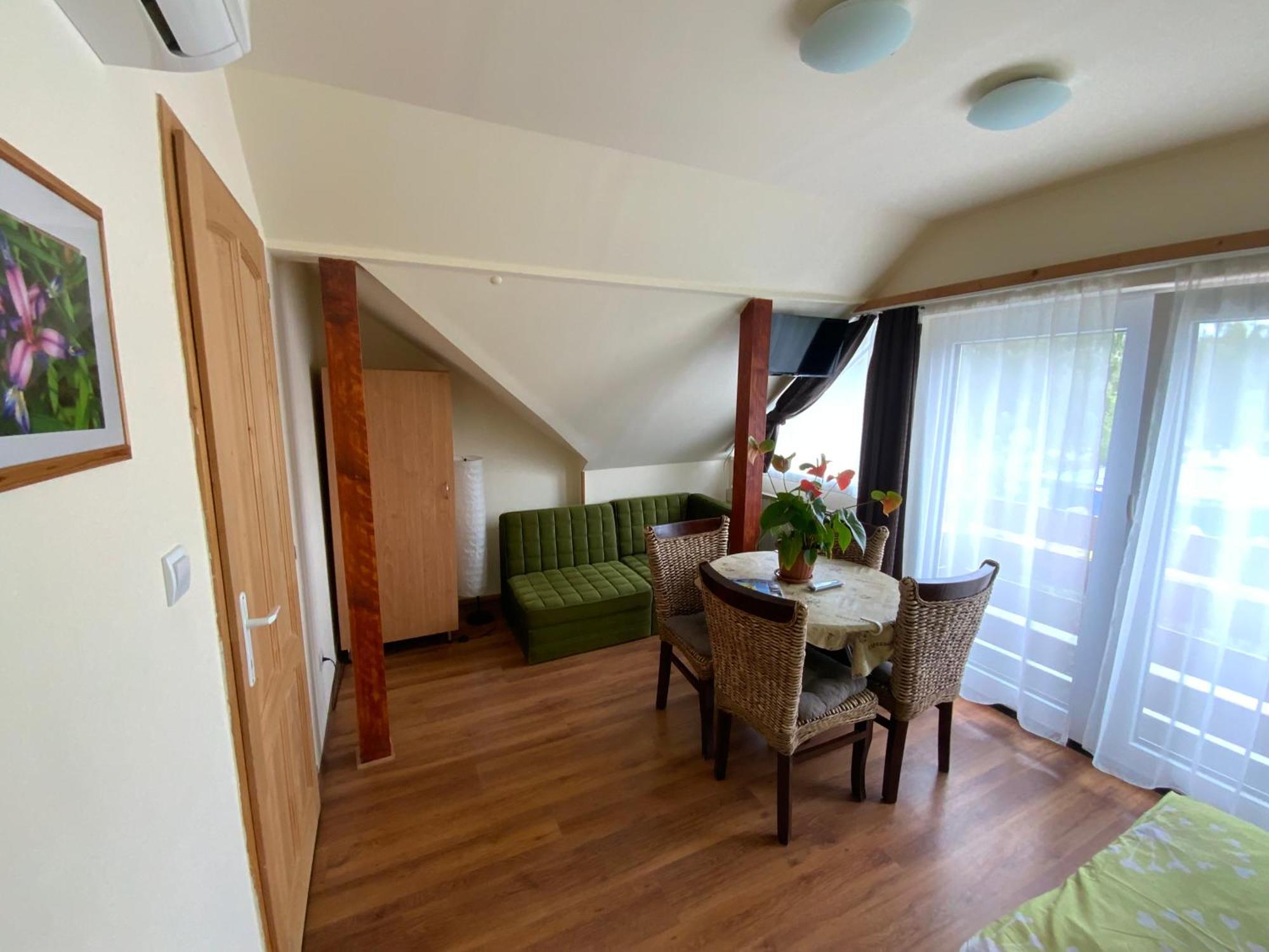 שיופוק Elso Fecske Apartmanok מראה חיצוני תמונה
