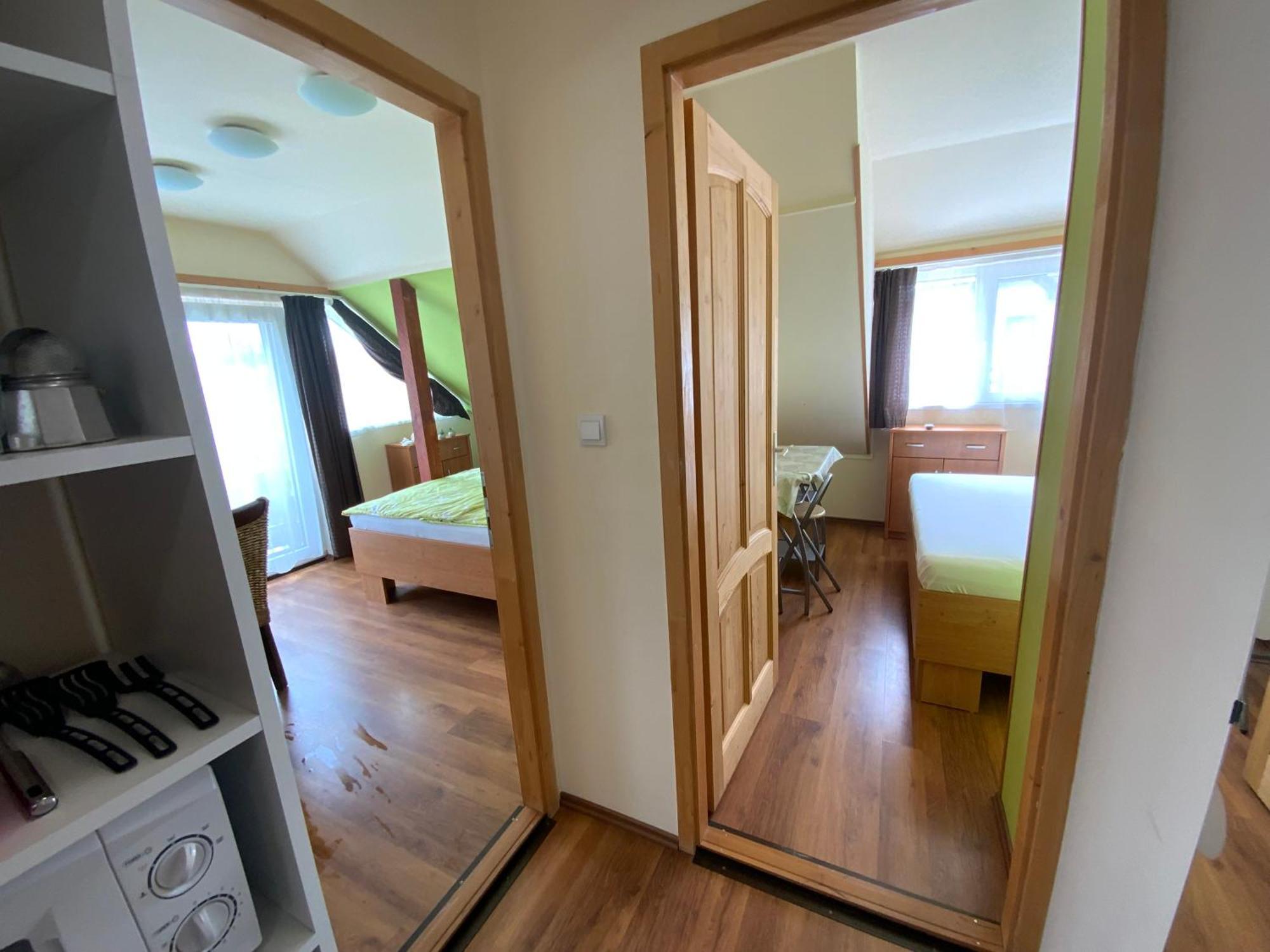 שיופוק Elso Fecske Apartmanok מראה חיצוני תמונה