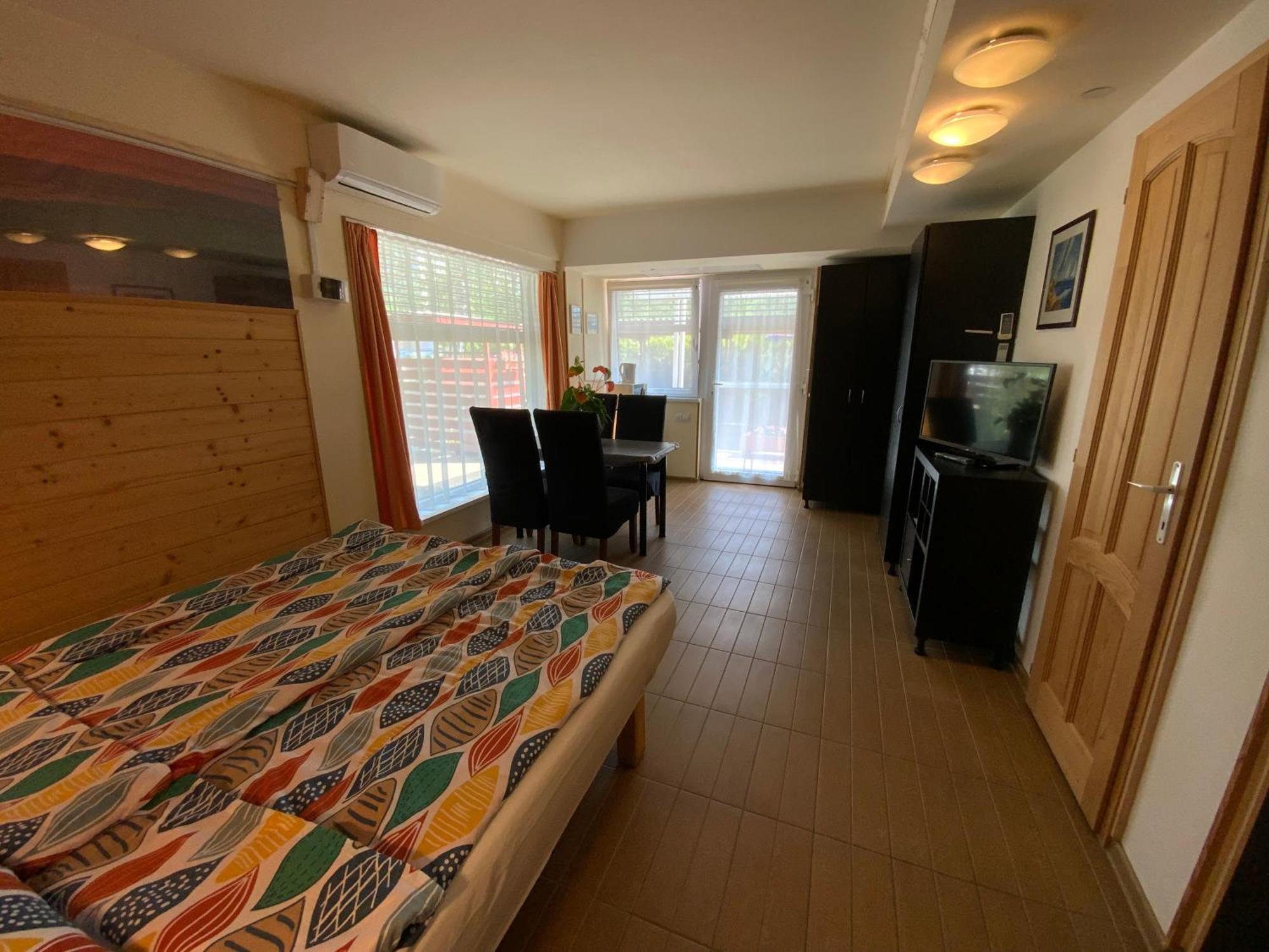 שיופוק Elso Fecske Apartmanok מראה חיצוני תמונה