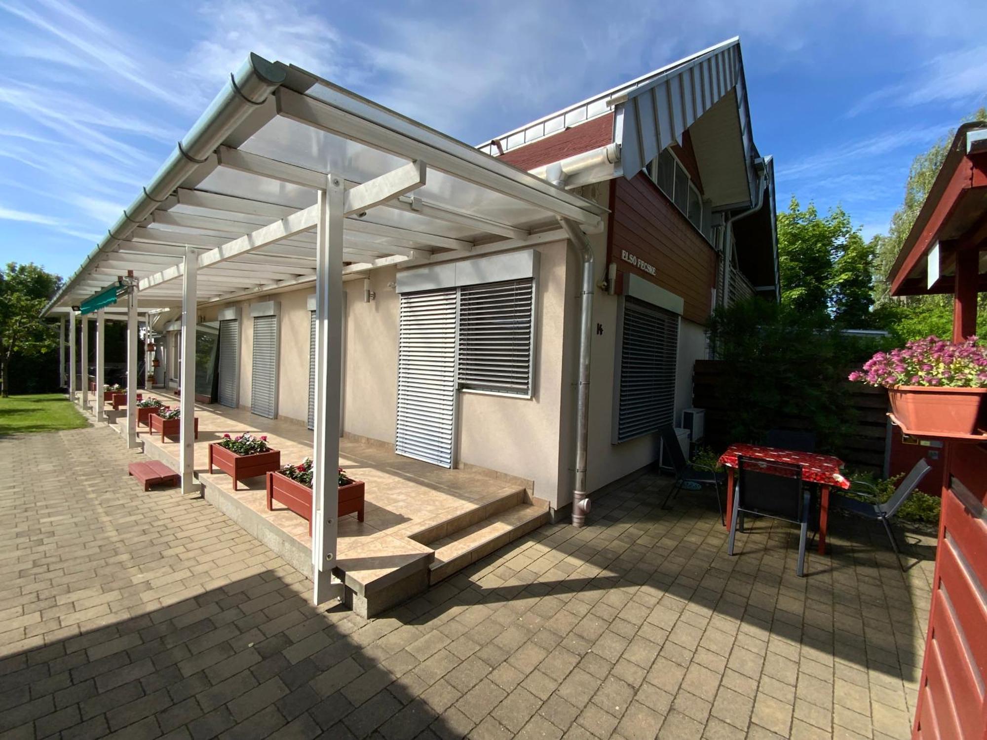 שיופוק Elso Fecske Apartmanok מראה חיצוני תמונה